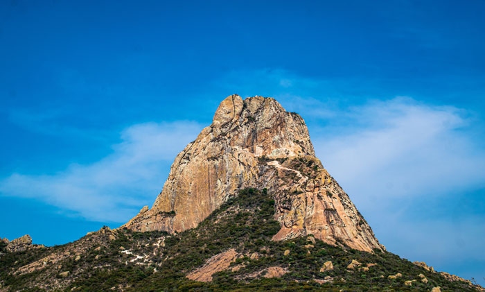 Qué visitar en Peña de Bernal: viaja cómodo y seguro en esta aventura