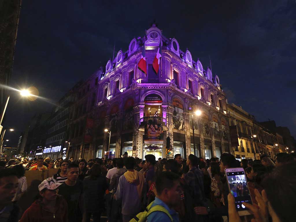 noche de primavera a puerta cerrada por covid-19