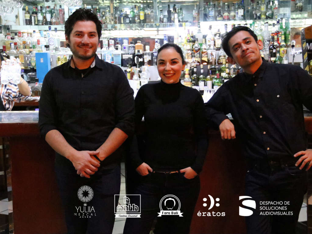 obra de teatro y cena cata de mezcal actores