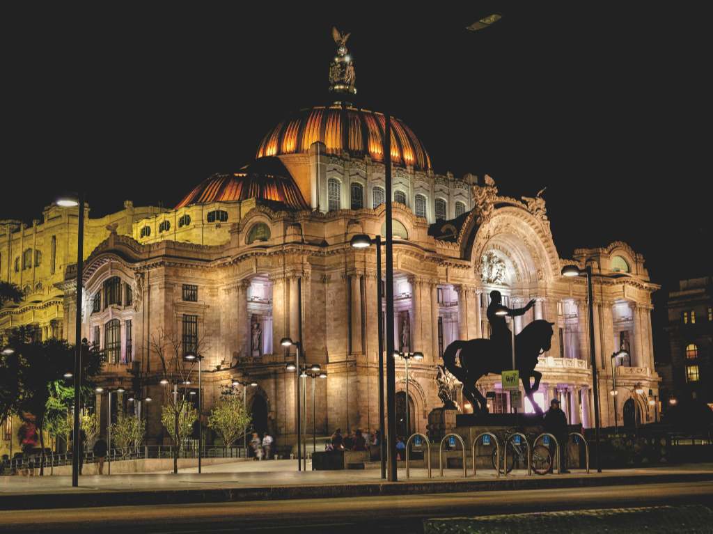 Recorrido virtual por el Palacio de Bellas Artes: murales y más