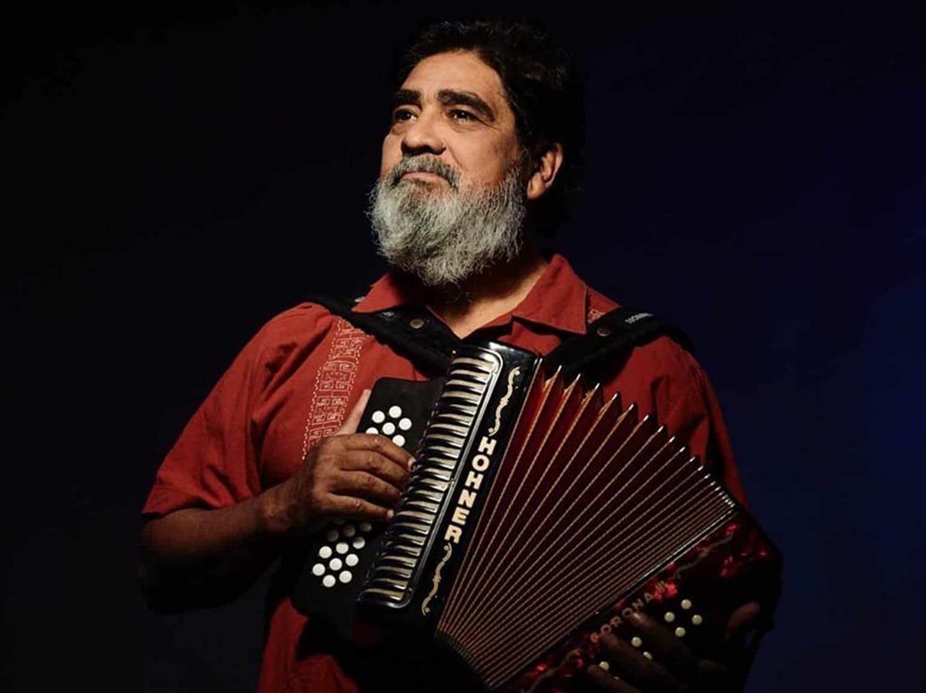 Revive el concierto de Óscar Chávez y el homenaje a Celso Piña en los Pinos 2