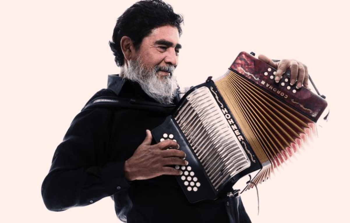 Revive el concierto de Óscar Chávez y el homenaje a Celso Piña en los Pinos 3
