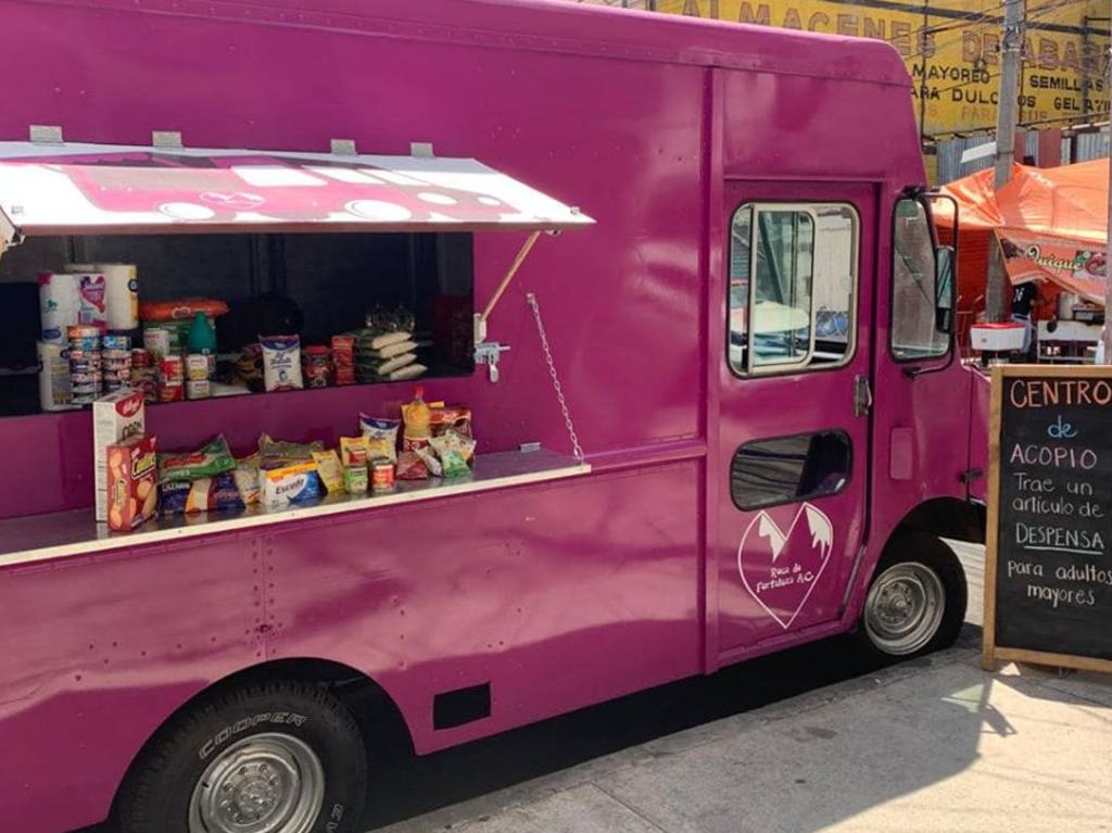 Food Truck se convierte en centro de acopio de despensas