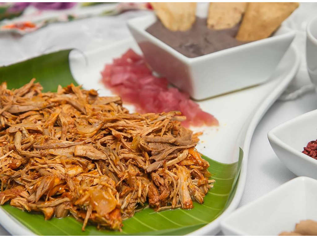 Cochinita y papadzules en casa: comida yucateca a domicilio