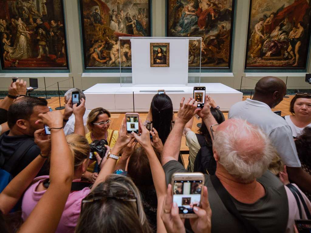 Explora a la Mona Lisa como si estuvieras en el Museo de Louvre 1