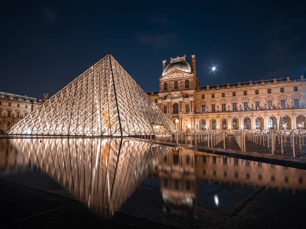 Explora a la Mona Lisa como si estuvieras en el Museo de Louvre 0