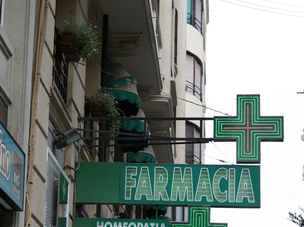 Negocios abiertos durante la contingencia farmacia