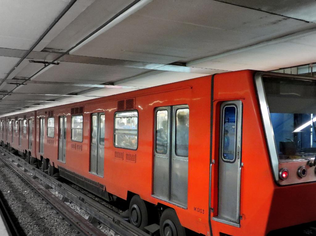 obligatorio el uso del cubrebocas metro