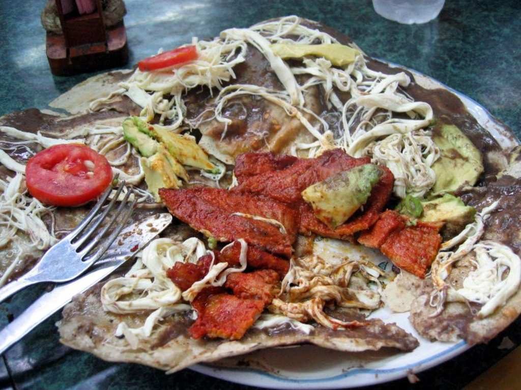Come tlayudas deliciosas, apoya el arte y quédate en casa
