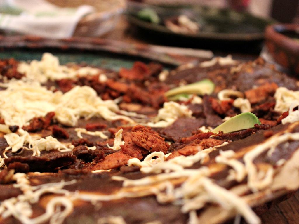 tlayudas con frijoles