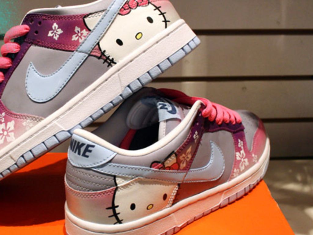 primer Bazar virtual de Hello Kitty tenis