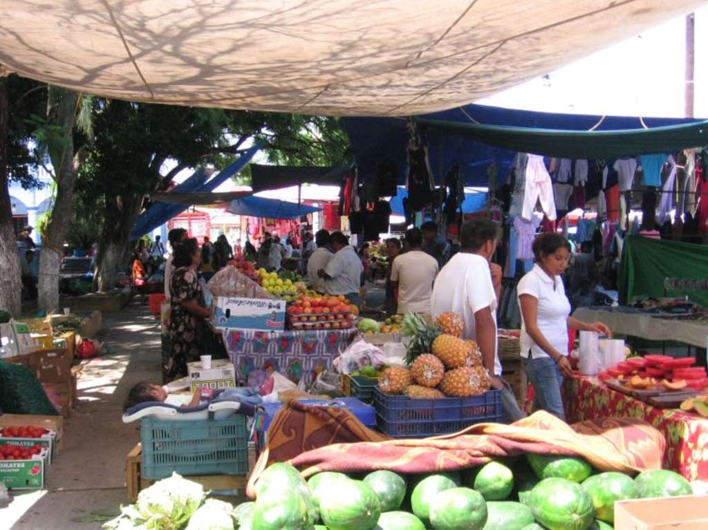 Cierran los tianguis de CDMX sandías