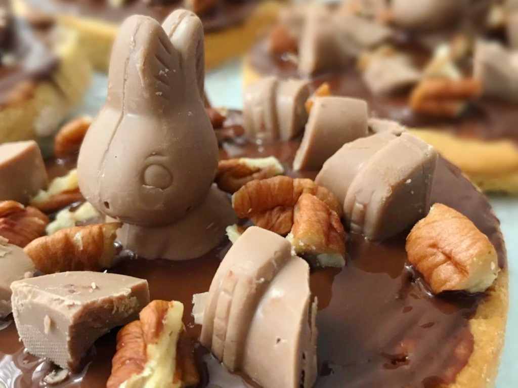 Paletas de galleta con conejitos, kit kat y más para acompañar tu cafecito 0