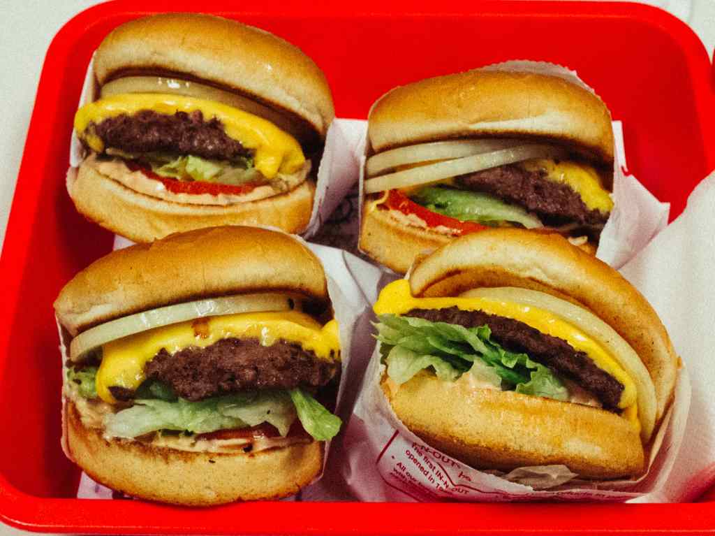 Celebra el día de la hamburguesa con estas promociones, ¡pide la tuya!