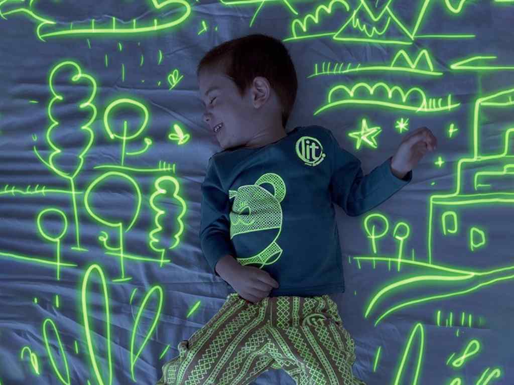 Sorprende a tus niños con estas pijamas que brillan en la oscuridad