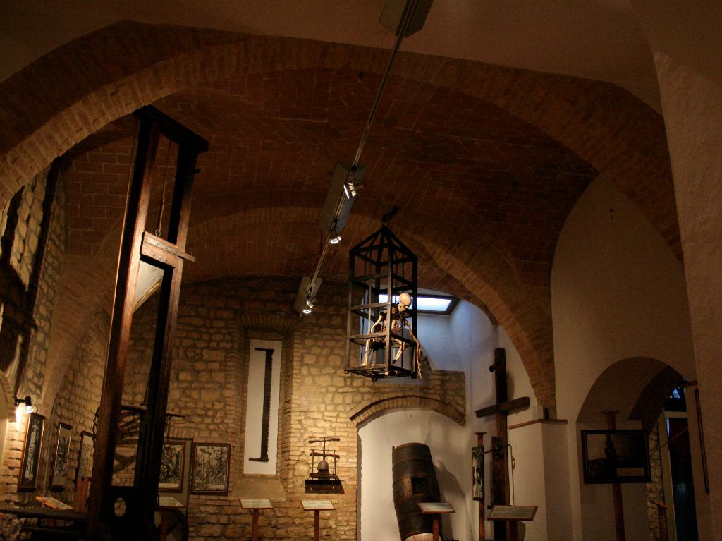 Museo de la Tortura jaula