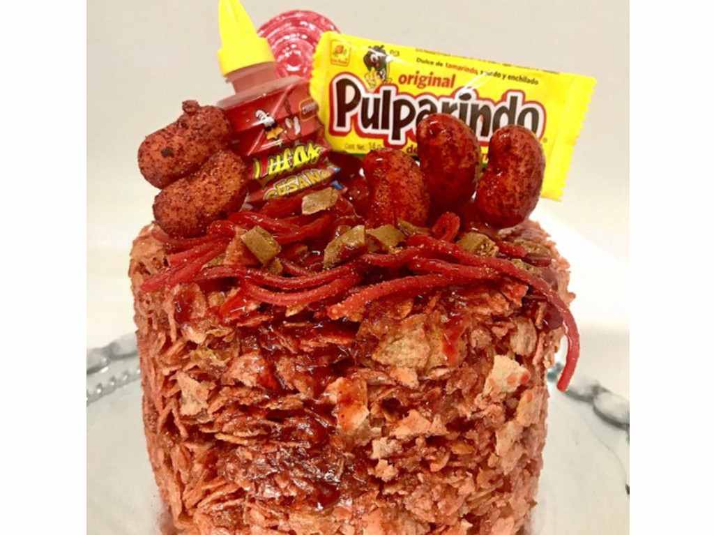 ¿Antojo de algo picoso? Prueba este delicioso pastel de papitas con chamoy 2