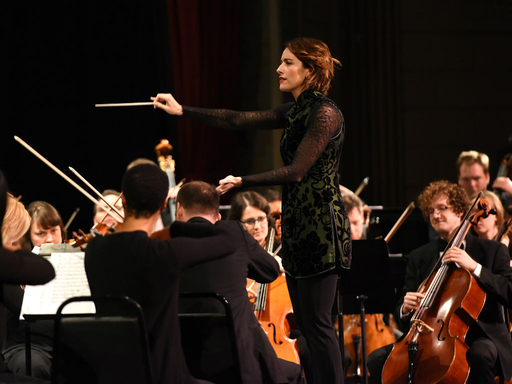 alondra de la parra con orquesta de frankfurt