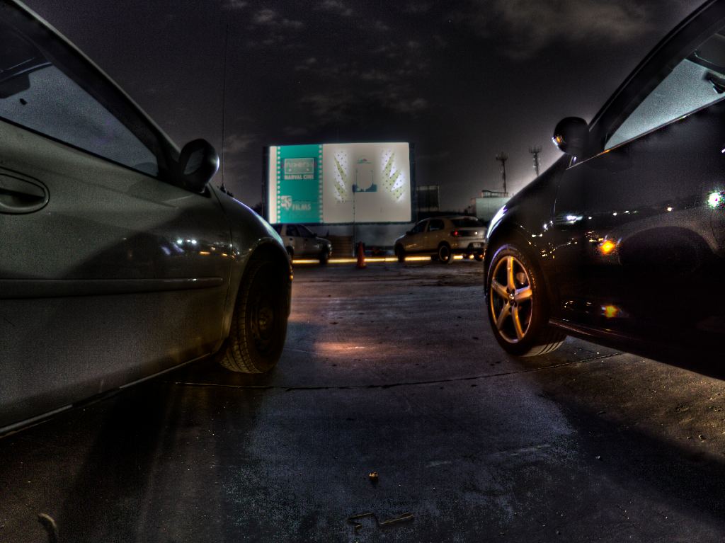 Autocinema en las Pirámides de Teotihuacán coches