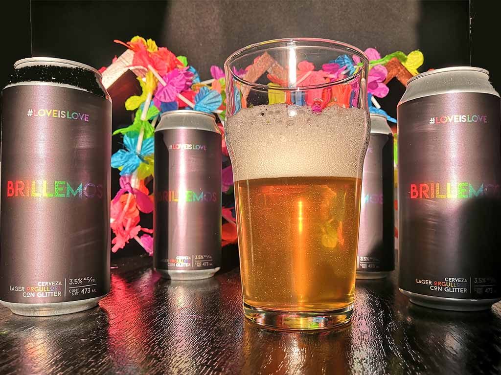 Cerveza con glitter para celebrar el mes del PRIDE