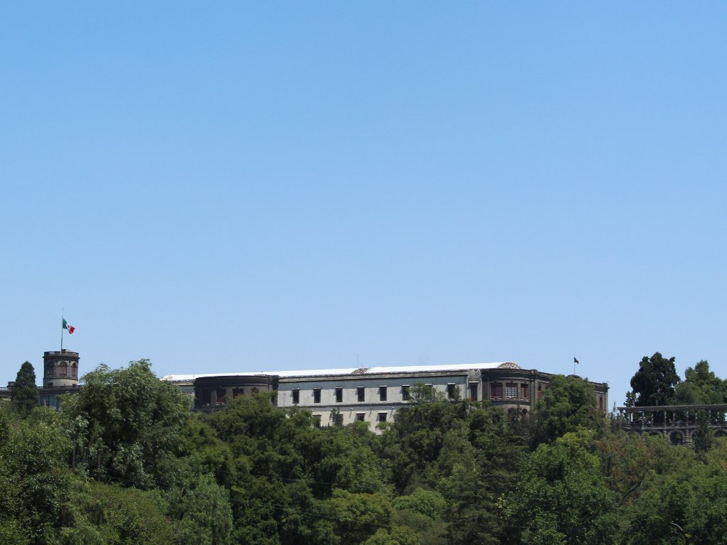 Calzada Flotante de CDMX castillo