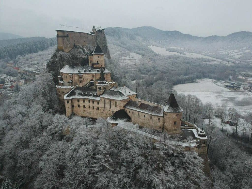 Disfruta del recorrido virtual por Orava: El castillo de Nosferatu