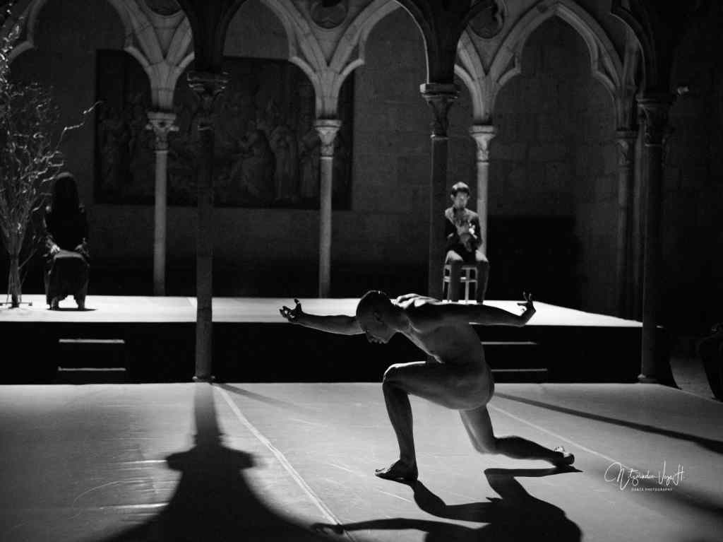 Transmitirán la obra Drácula, danza contemporánea desde la Capilla Gótica 0