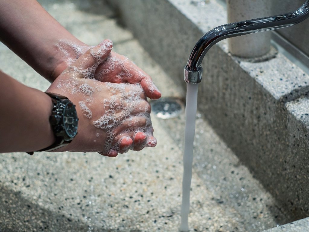 medidas-de-seguridad-sanitaria-en-el-entorno-laboral-lavado-de-manos