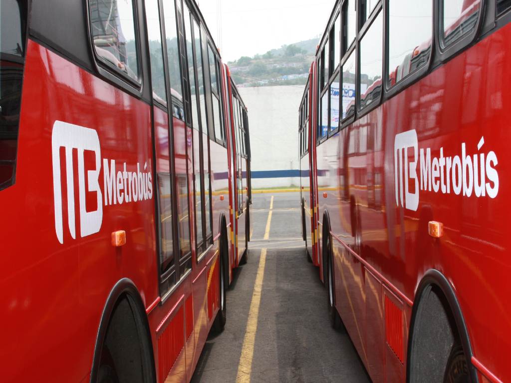 nueva línea del metrobus camiones