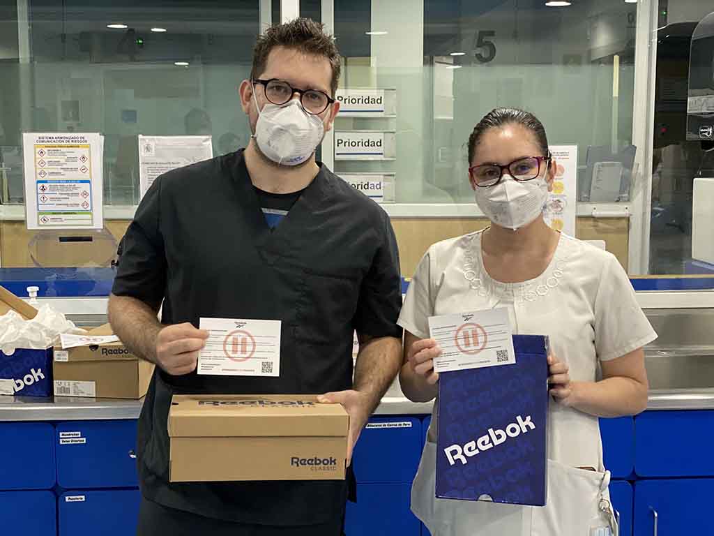 Reebok dona mil pares a trabajadores de la salud 2