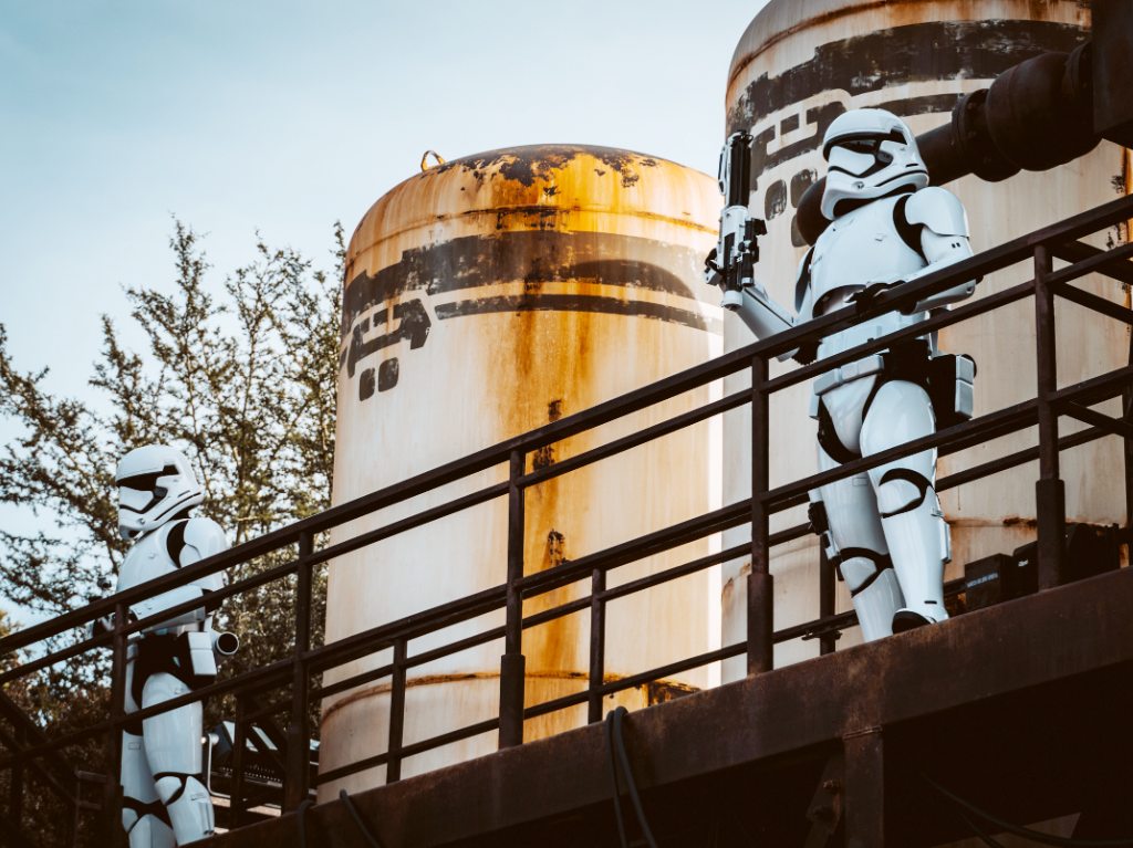 Stormtroopers protegen distanciamiento social en Disney