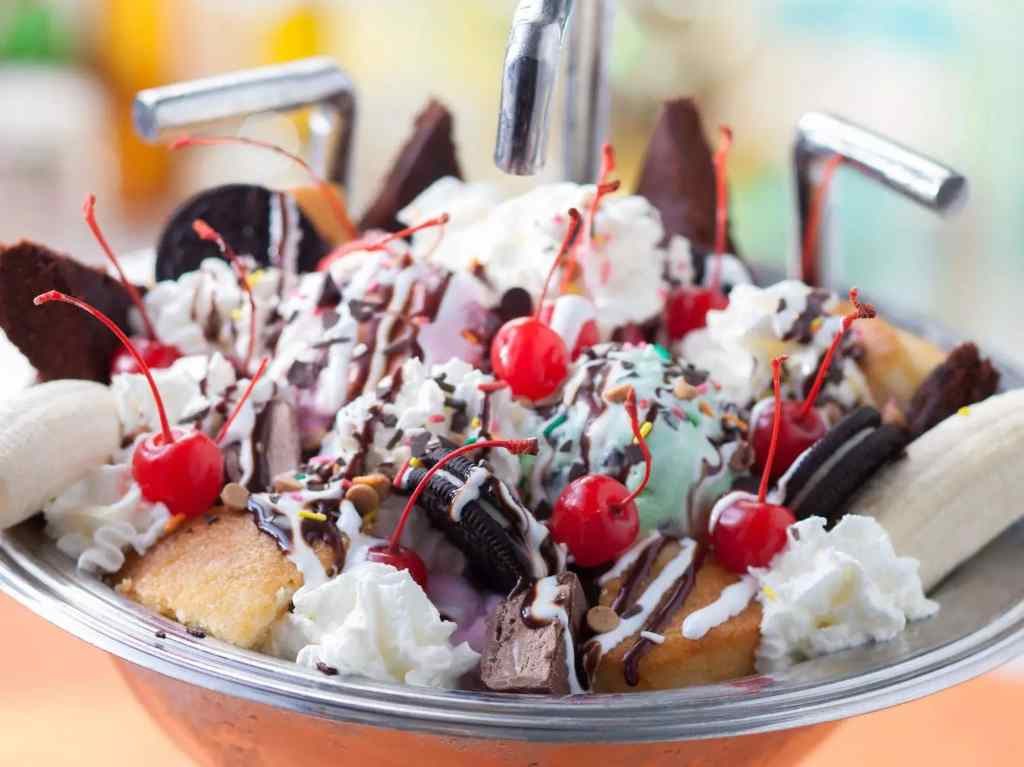 Aprende a preparar el sundae gigante de Disney World