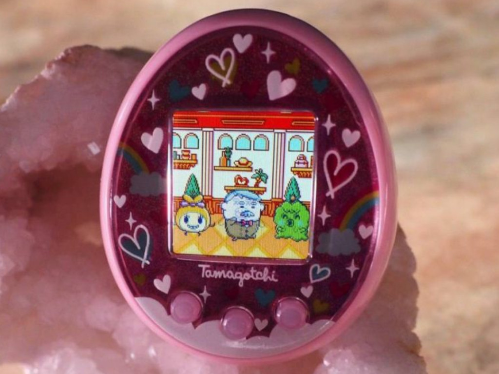 ¡Regresa el Tamagotchi de los 90s! Ahora podrá casarse y tener hijos