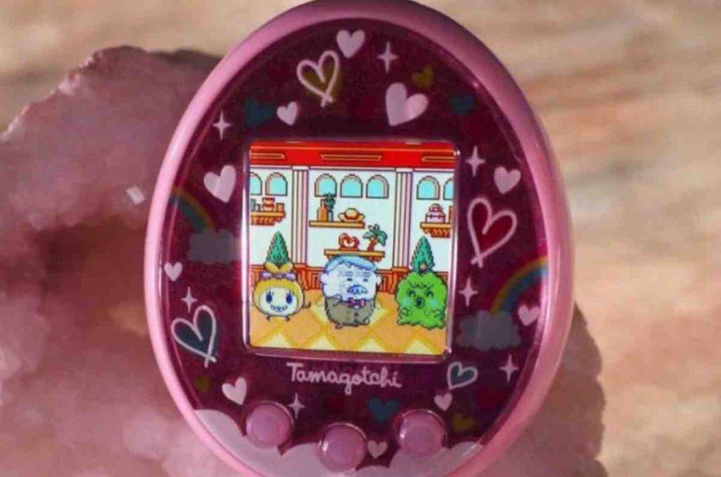 ¡Regresa el Tamagotchi de los 90s! Ahora podrá casarse y tener hijos