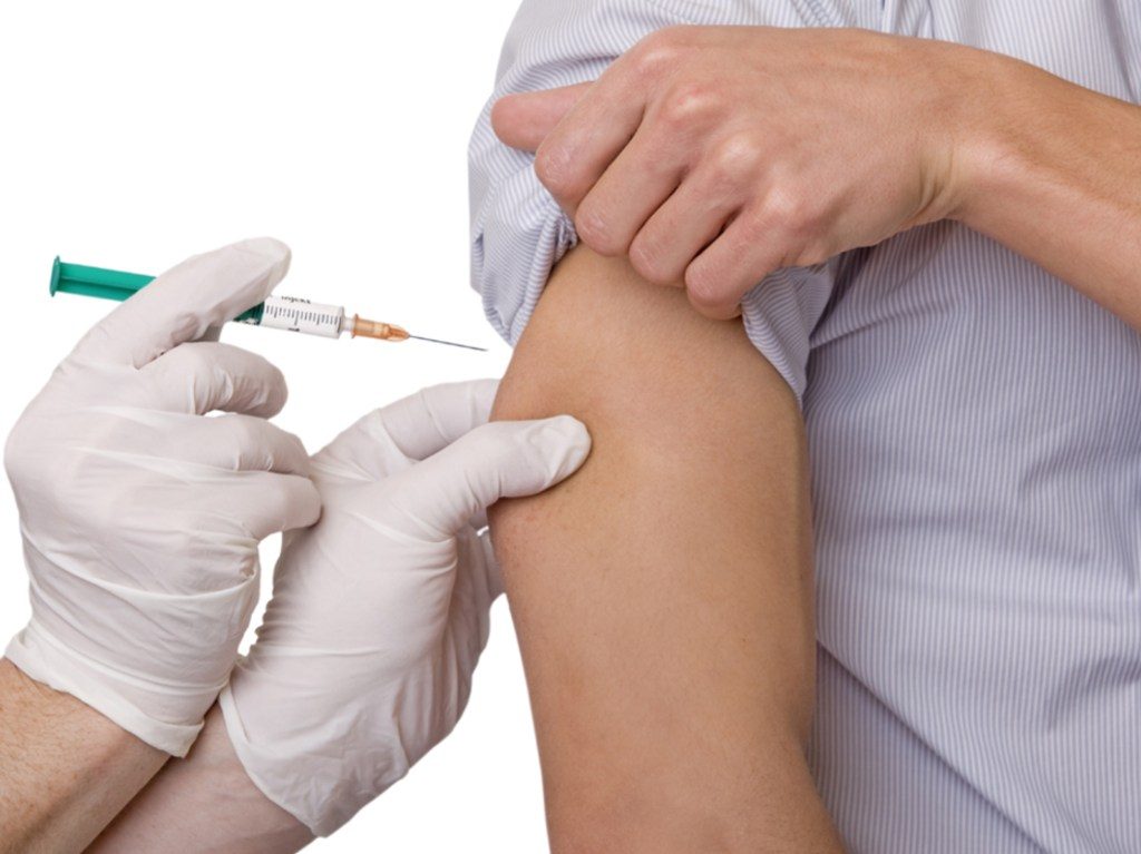 vacuna contra el COVID-19 jeringa