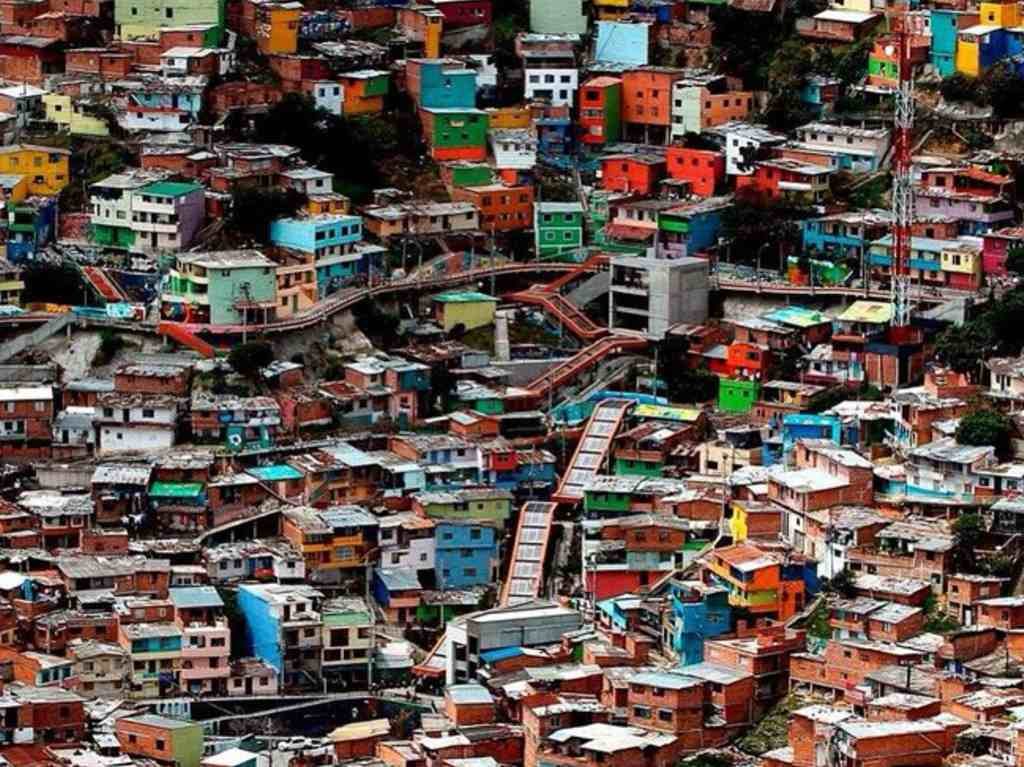 CDMX tendrá escaleras eléctricas en colonias vulnerables