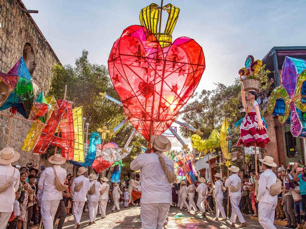 Disfruta de la Guelaguetza en línea: danza y música tradicional oaxaqueña