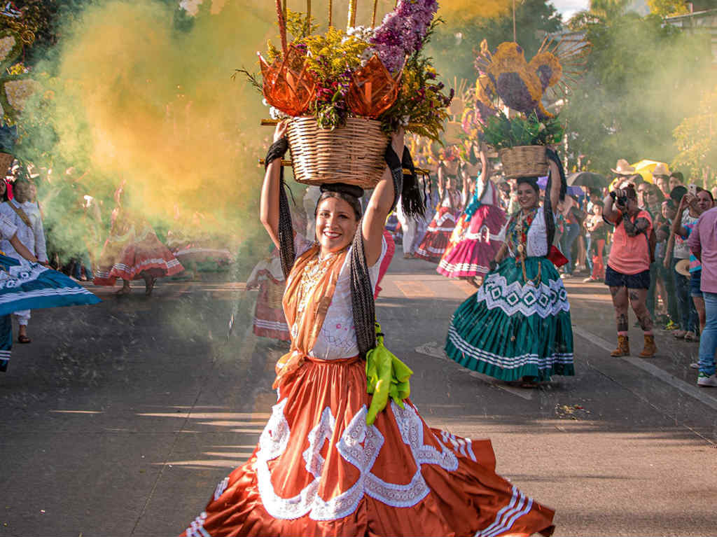 Disfruta de la Guelaguetza en línea: danza y música tradicional oaxaqueña 0