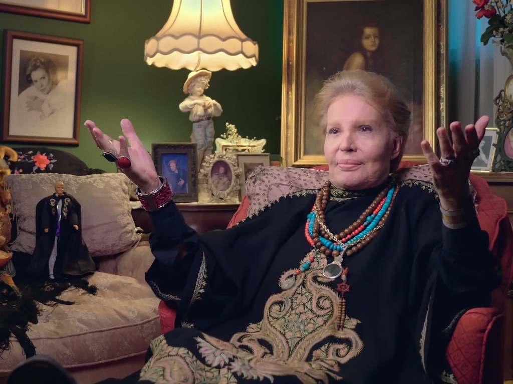 La demanda que alejó a Walter Mercado de la TV