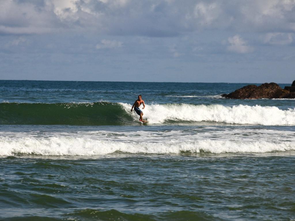 las playas de Michoacán olas de mar