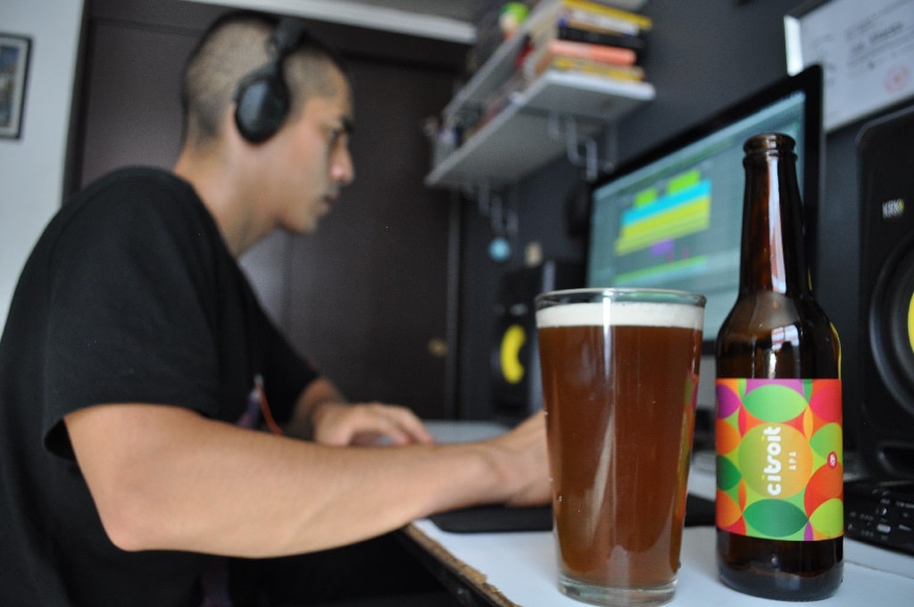 Beer Beat: música electrónica, cerveza y show visual en línea 2