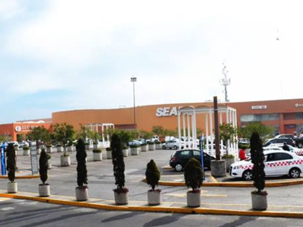 Plaza Satélite estacionamiento