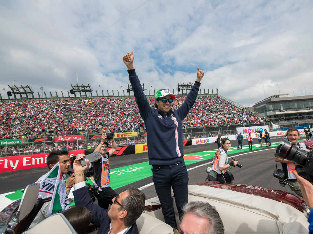 Checo Pérez sale de la F1 por dar positivo a COVID-19