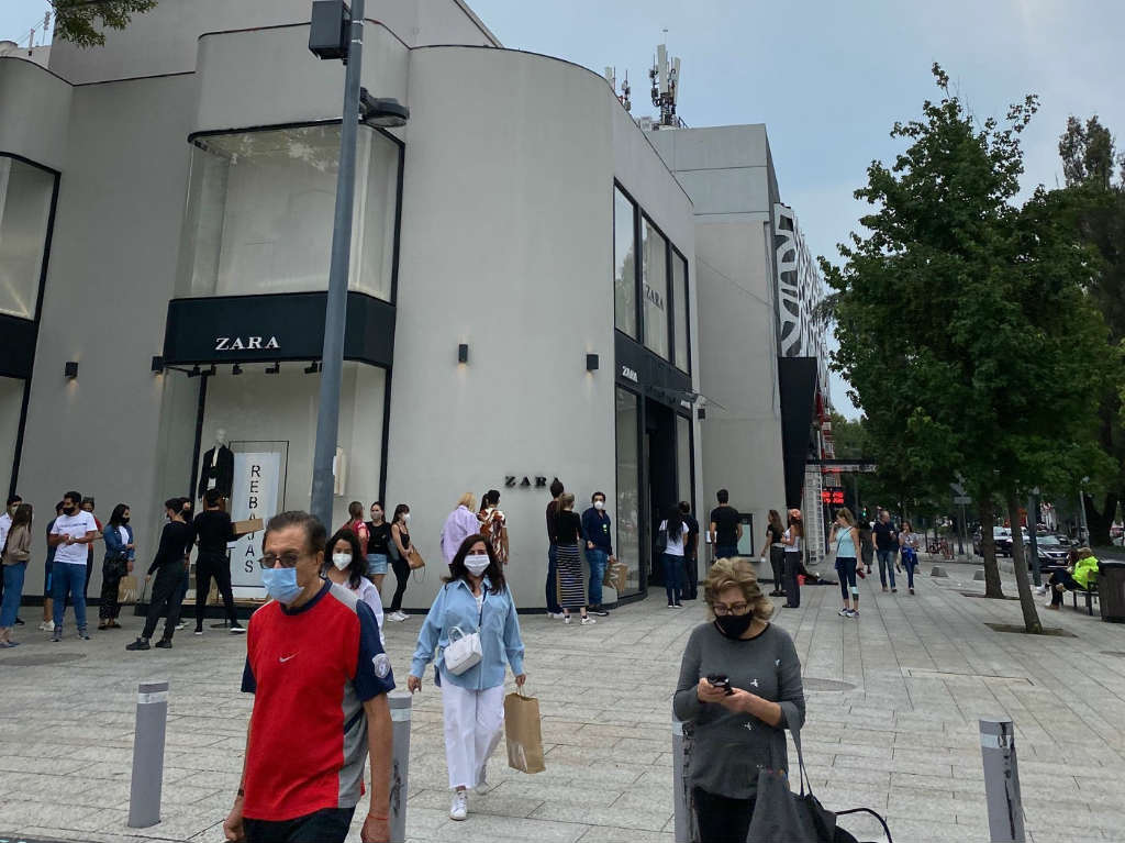 Abre tienda en Polanco y provoca una fila enorme