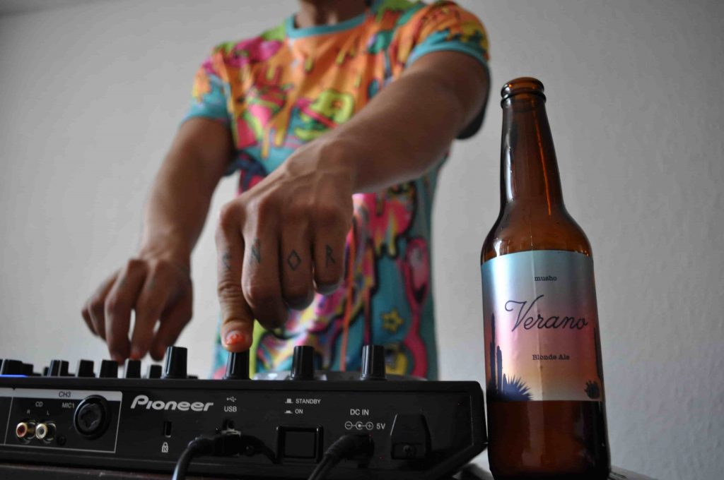Beer Beat: música electrónica, cerveza y show visual en línea