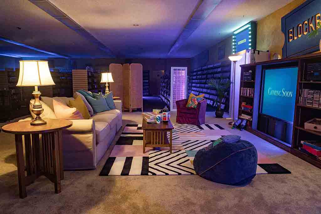 Pasa una noche en el último Blockbuster del mundo con AirBnB 2