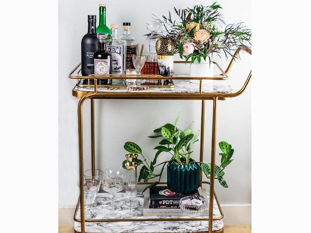 carro-tipo-bar-con-flores-flores-artificiales-rosedal