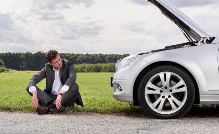 3 inteligentes formas de arrancar un carro sin batería