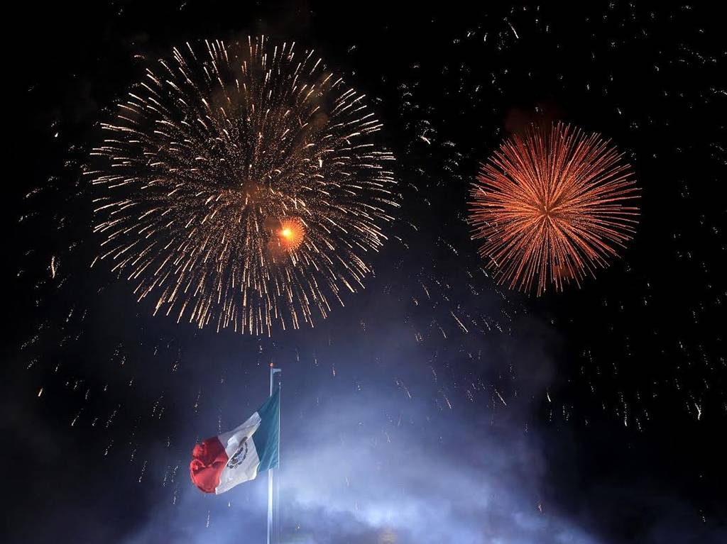 Grito de Independencia en CDMX cuetes