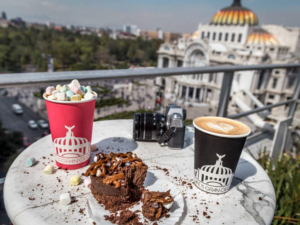 lugares románticos al aire libre cfetería